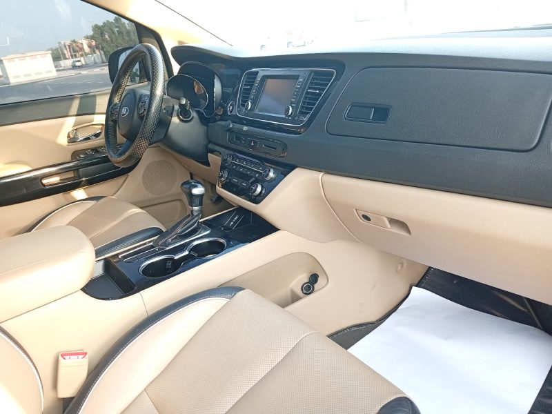 2020 Kia Grand Carnival